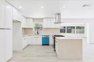 10818 Oasis Dr, Houston, TX 77096 - Photo 7