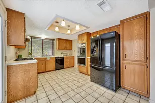 16019 Stonehaven Dr, Houston, TX 77059 - Photo 11