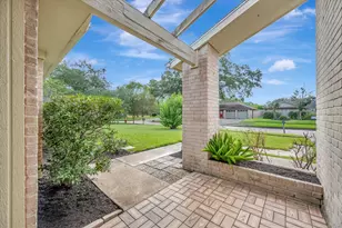 16019 Stonehaven Dr, Houston, TX 77059 - Photo 3
