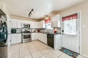 8319 White Pine Ln, Baytown, TX 77523 - Photo 13