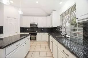 902 W Palmcrest Ct, Pearland, TX 77584 - Photo 5