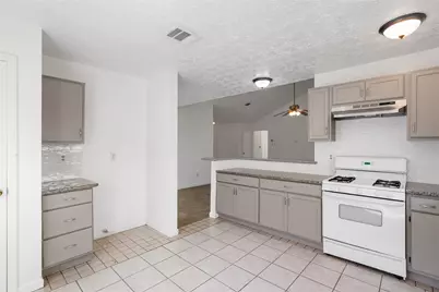 1666 Meadow Green Drive, Missouri City, TX 77489 - Photo 9