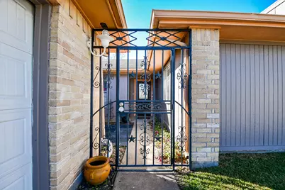 2115 Barrington, Sugar Land, TX 77478 - Photo 3