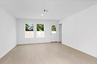 3038 Mallorca Drive, Conroe, TX 77301 - Photo 9