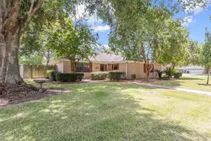 815 Hunter Ridge Ln, Nederland, TX 77627 - Photo 1