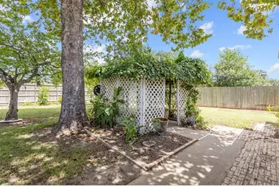815 Hunter Ridge Lane, Nederland, TX 77627 - Photo 33