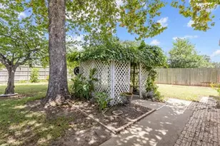 815 Hunter Ridge Ln, Nederland, TX 77627 - Photo 33