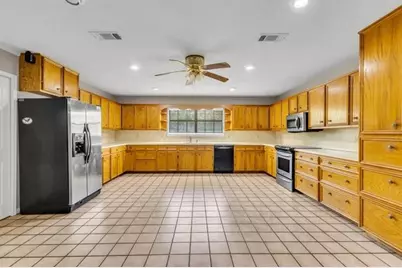 815 Hunter Ridge Lane, Nederland, TX 77627 - Photo 17
