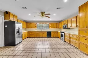 815 Hunter Ridge Ln, Nederland, TX 77627 - Photo 17