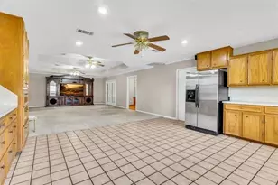 815 Hunter Ridge Ln, Nederland, TX 77627 - Photo 19