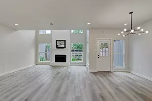 880 Tully Rd, Houston, TX 77079 - Photo 9