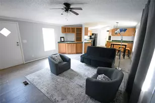 2 Lakeview Ln, Huntsville, TX 77340 - Photo 5