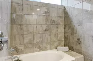 5905 E Post Oak Ln, Houston, TX 77055 - Photo 23