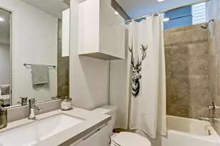 5905 E Post Oak Ln, Houston, TX 77055 - Photo 9