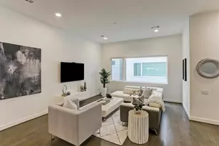 5905 E Post Oak Ln, Houston, TX 77055 - Photo 11