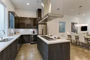 5905 E Post Oak Ln, Houston, TX 77055 - Photo 1