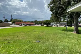 1020 1/2 N Main St, Baytown, TX 77520 - Photo 11