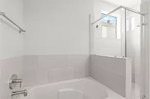 9609 Marlive Ln, Houston, TX 77025 - Photo 23