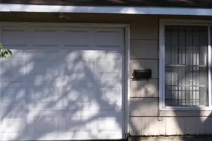 5715 Westover St, Houston, TX 77033 - Photo 9