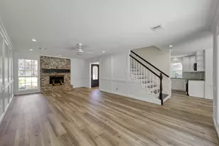 19 Postvine Ct, The Woodlands, TX 77381 - Photo 5