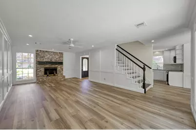 19 Postvine Court, The Woodlands, TX 77381 - Photo 5