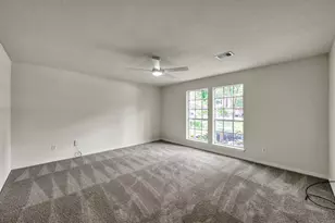 19 Postvine Ct, The Woodlands, TX 77381 - Photo 13