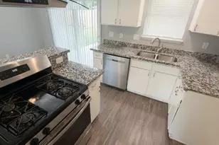 12234 Lambeth Palace Dr, Houston, TX 77066 - Photo 7