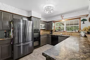 401 Clearview Ave, Friendswood, TX 77546 - Photo 9