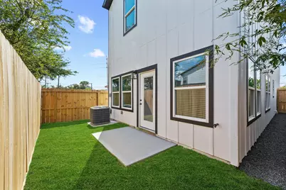 7704 Sealey Street, Houston, TX 77088 - Photo 19