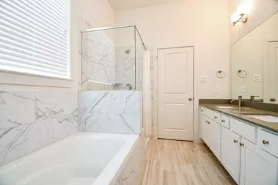 9444 Kerrwood Lane, Houston, TX 77080 - Photo 13