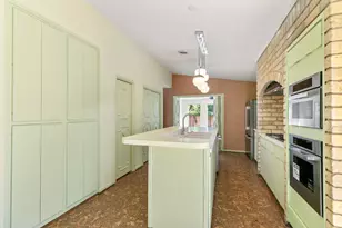 2619 Briarpark Dr, Houston, TX 77042 - Photo 17