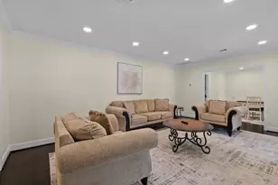 2402 Chimney Rock Rd, Houston, TX 77056 - Photo 11