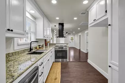 1127 W 4th Street, Freeport, TX 77541 - Photo 9