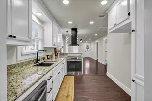 1127 W 4th St, Freeport, TX 77541 - Photo 9