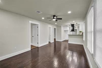 1127 W 4th Street, Freeport, TX 77541 - Photo 5