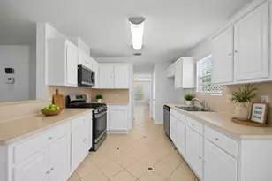 9742 Kingsville Park Dr, Houston, TX 77083 - Photo 7