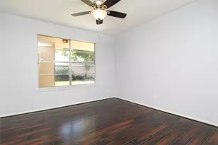 2703 Heritage Colony Dr, Webster, TX 77598 - Photo 7