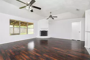 2703 Heritage Colony Dr, Webster, TX 77598 - Photo 9