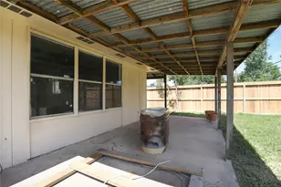 2703 Heritage Colony Dr, Webster, TX 77598 - Photo 33