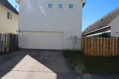 7555 Autumn Sun Drive, Houston, TX 77083 - Photo 17