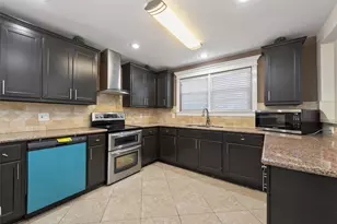 13703 Templar Ln, Sugar Land, TX 77498 - Photo 11