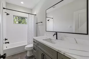 5361 Creekmont Oaks Ln, Houston, TX 77091 - Photo 27