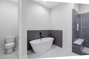 5361 Creekmont Oaks Ln, Houston, TX 77091 - Photo 23
