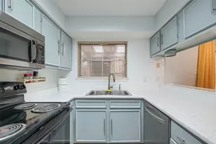 10188 Beekman Pl Dr, Houston, TX 77043 - Photo 11