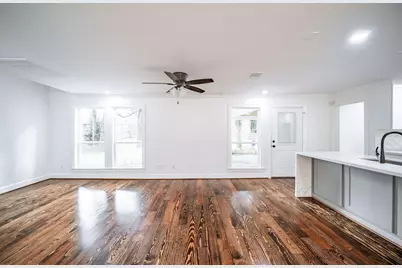 10038 Westview Drive, Houston, TX 77055 - Photo 9