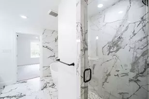 10038 Westview Dr, Houston, TX 77055 - Photo 21