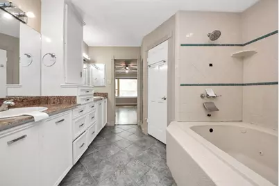 10710 Moorcreek Drive, Houston, TX 77070 - Photo 27