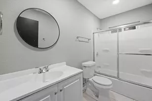 5242 Greylog Dr, Houston, TX 77048 - Photo 15