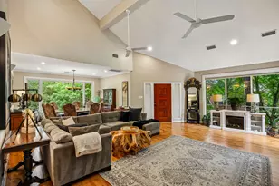34 Highbush Ct, The Woodlands, TX 77381 - Photo 3