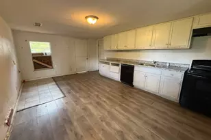 215 S Avenue D, Freeport, TX 77541 - Photo 3